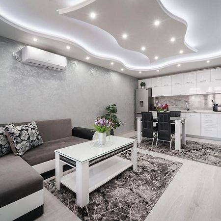 City Apartments - A Brand New Luxury & Comfy 2 아세노브그라드 외부 사진